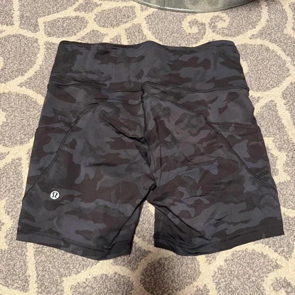 Lululemon Fast and Free Women's Black Camouflage Shorts, size 8 - Picture 2 of 3